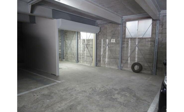 駐車場・倉庫全景